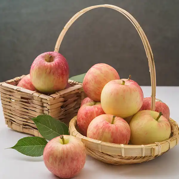 Apple in bamboo baskets free photo download